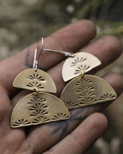 Load image into Gallery viewer, Brass Sun burst dangles
