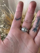 Load image into Gallery viewer, Ornamental ring size 9.75