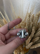 Load image into Gallery viewer, Ornamental ring size 9.75
