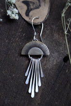 Load image into Gallery viewer, Sunburst Fringe