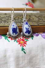 Load image into Gallery viewer, Blue & White ear weights