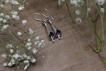 Load image into Gallery viewer, Calla lily earrings